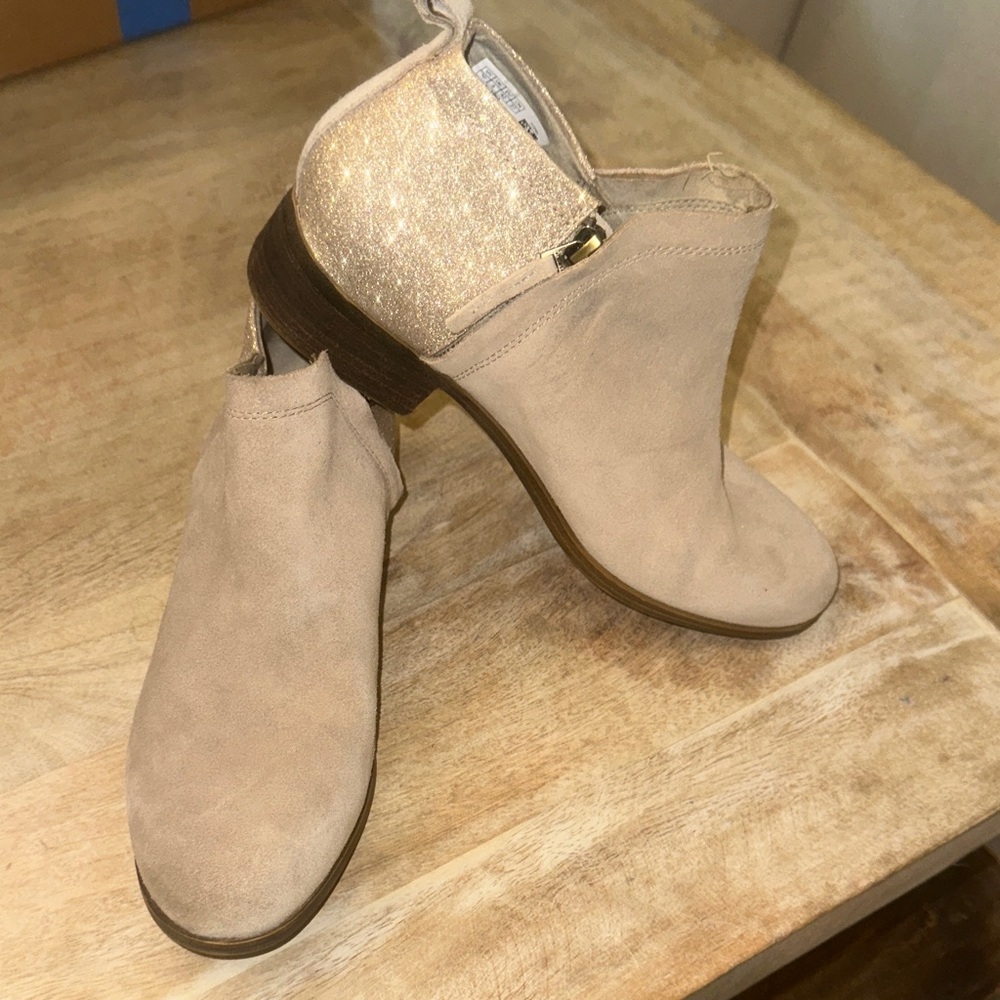 Toms Tan and Gold Ankle Booties